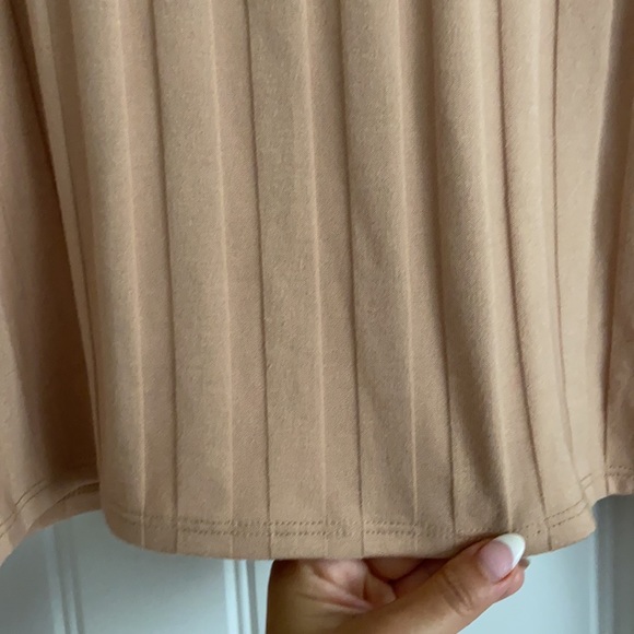 Tan long sleeve - Picture 2 of 4